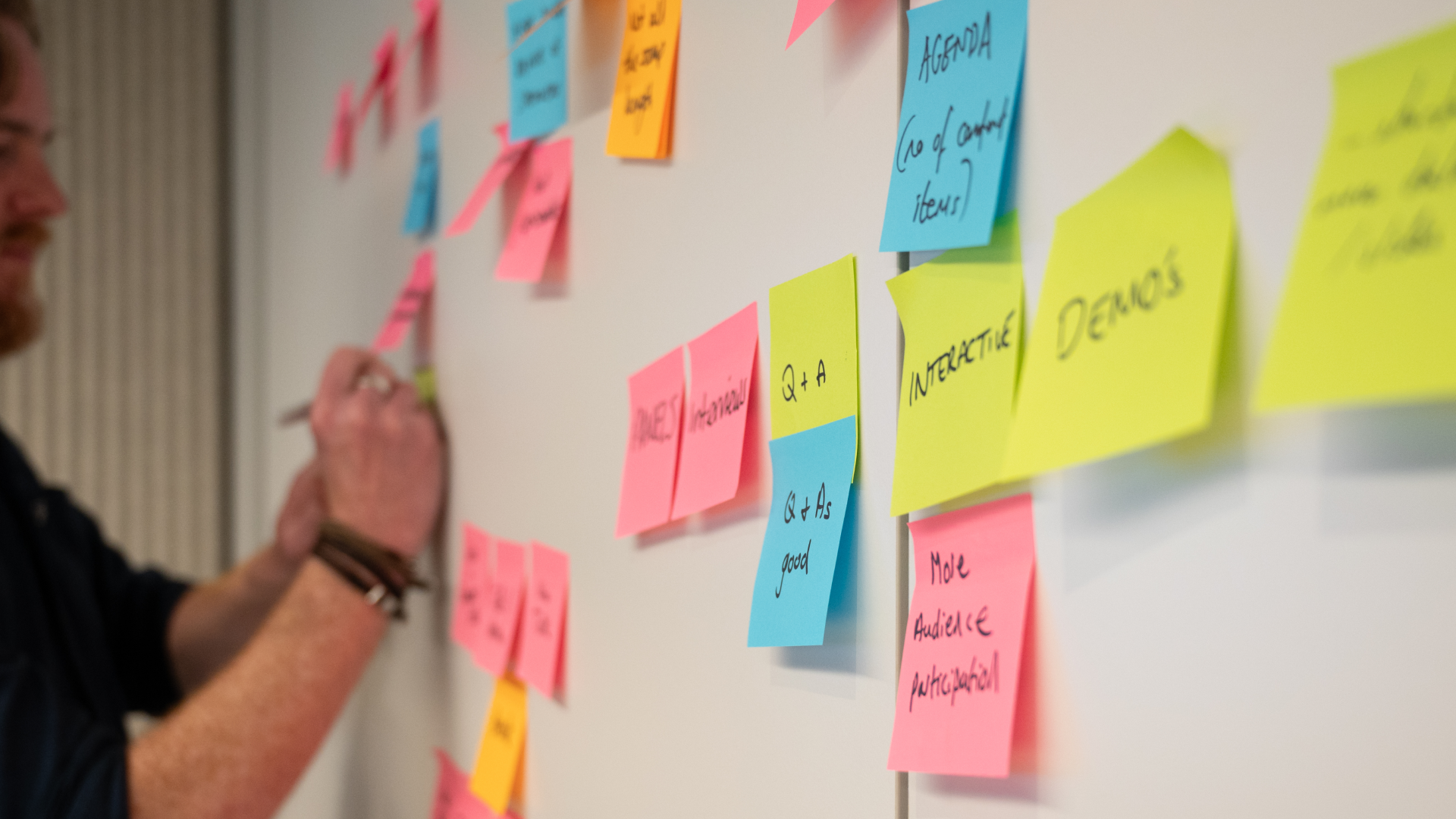 andy-curry-writing-post-it-competitor-benchmarking