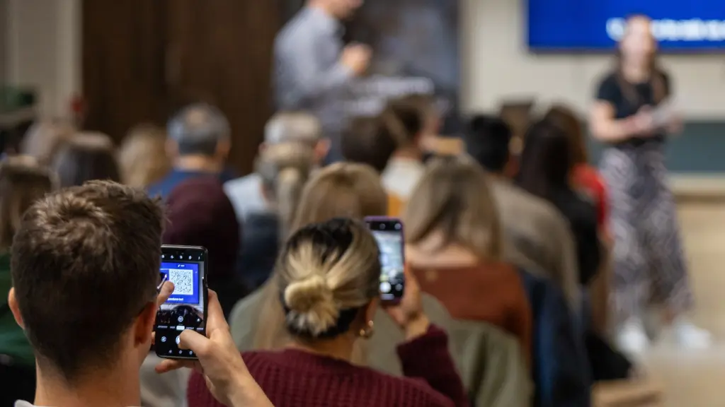 audience-members-lion-and-mason-event