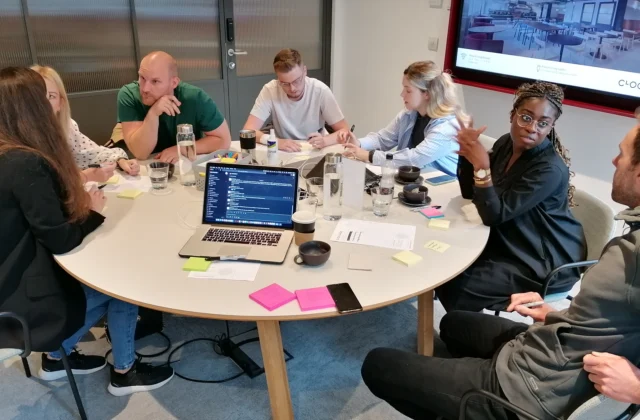 lion-and-mason-team-members-in-a-ux-workshop-article-1x